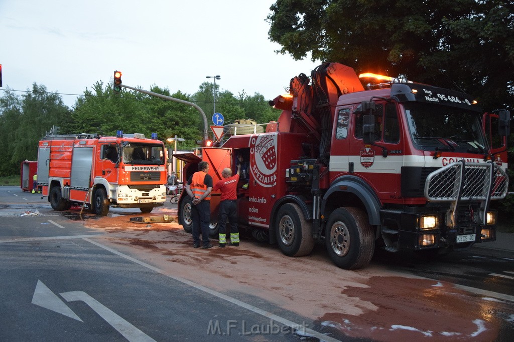 TLF 4 umgestuerzt Koeln Bocklemuend Ollenhauer Ring Militaerringstr P198.JPG - Miklos Laubert